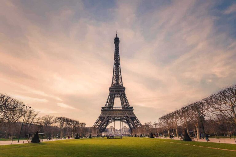 Read more about the article Where To Stay In Paris – Best Neighborhoods To Suit Your Travel Style