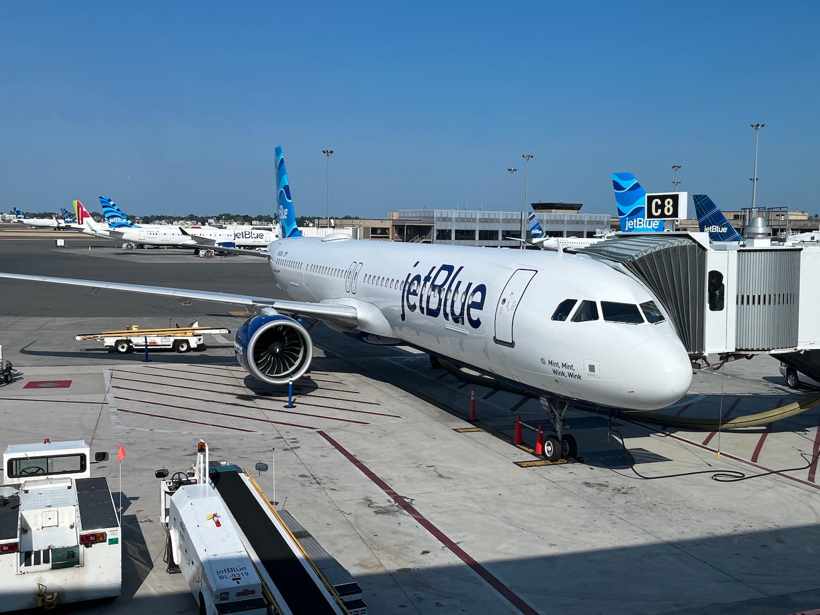 You are currently viewing JetBlue adds Caribbean and Mint service, but cuts slew of routes in network shakeup