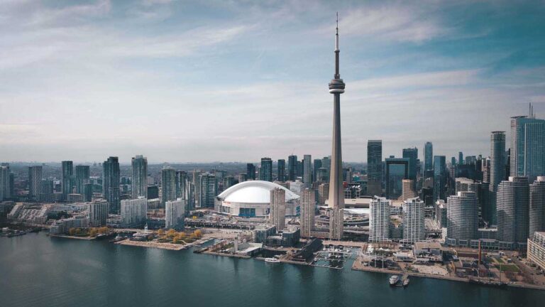 Read more about the article The Perfect One Day in Toronto Itinerary For 2024