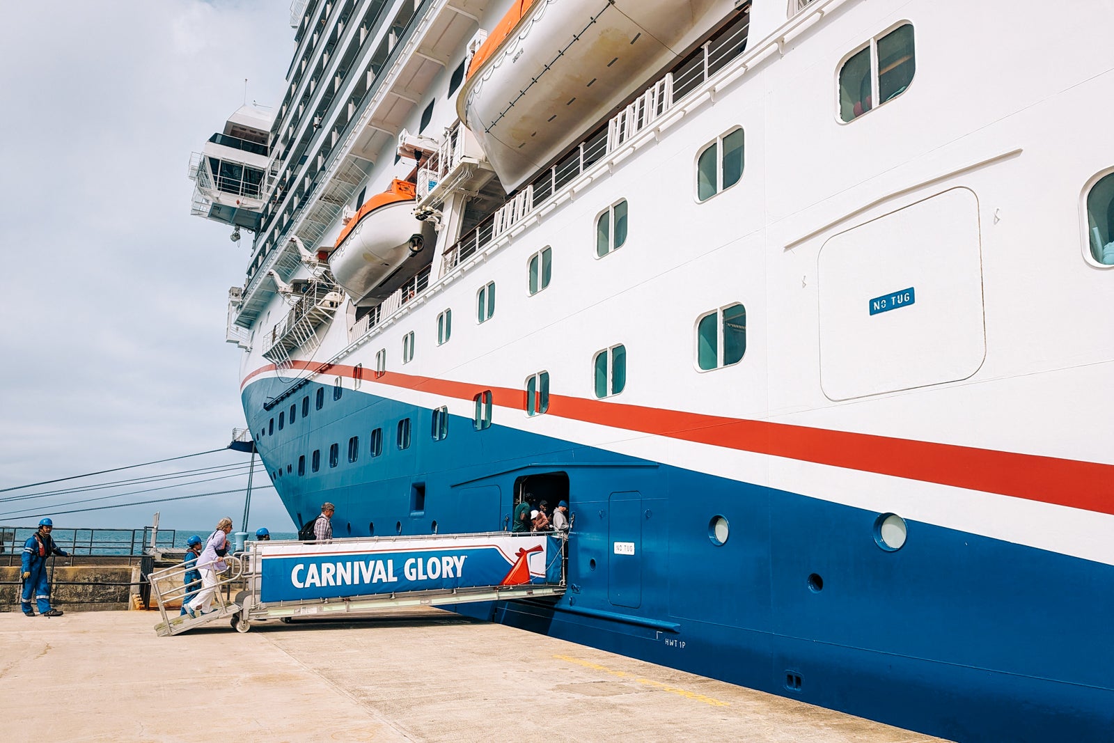 You are currently viewing Carnival Glory cruise ship review: What to expect on board