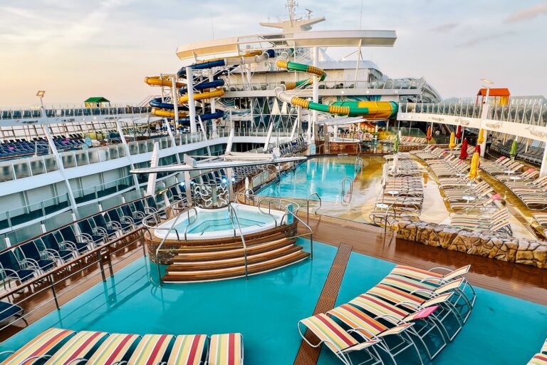 Read more about the article Symphony of the Seas cruise ship review: What to expect on board