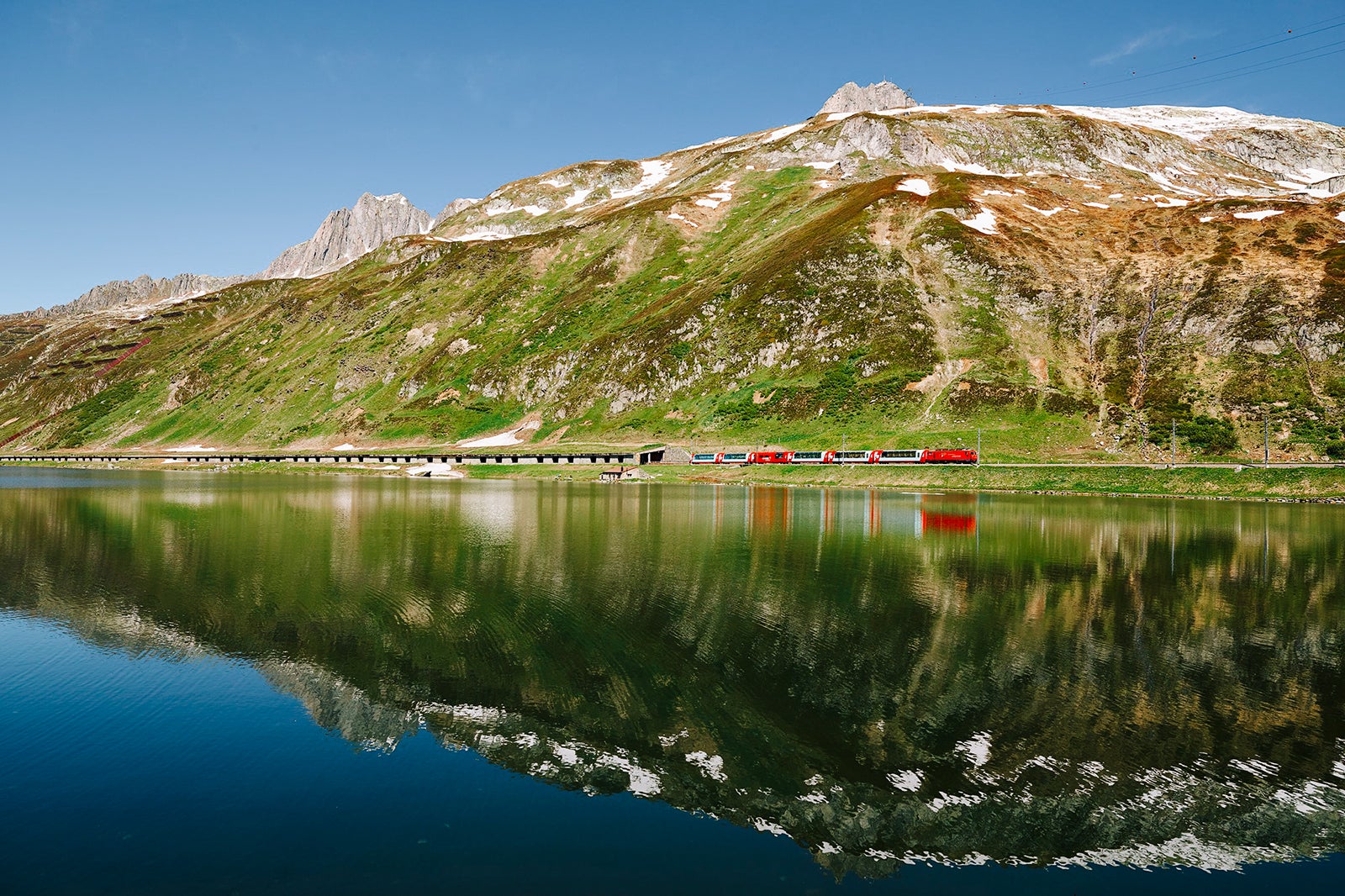 You are currently viewing 5 spectacular European train trips you can take this summer