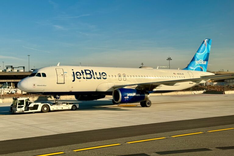 Read more about the article JetBlue walks back most restrictive part of basic economy policy