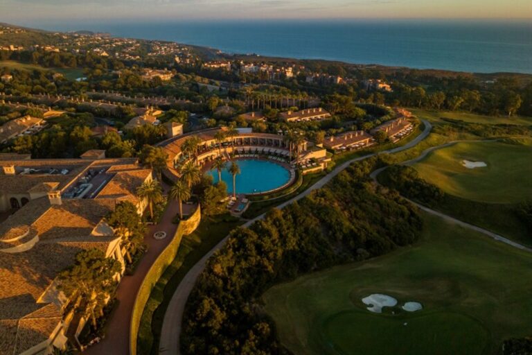 Read more about the article This iconic California resort will soon become a St. Regis